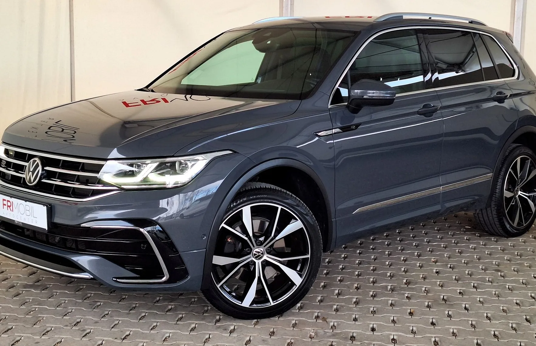 Zunanja slika - Volkswagen Tiguan - 2.0 TDI 4MOTION R-Line•IQ LED•VL.KLJUKA•AMBIENT• - 1