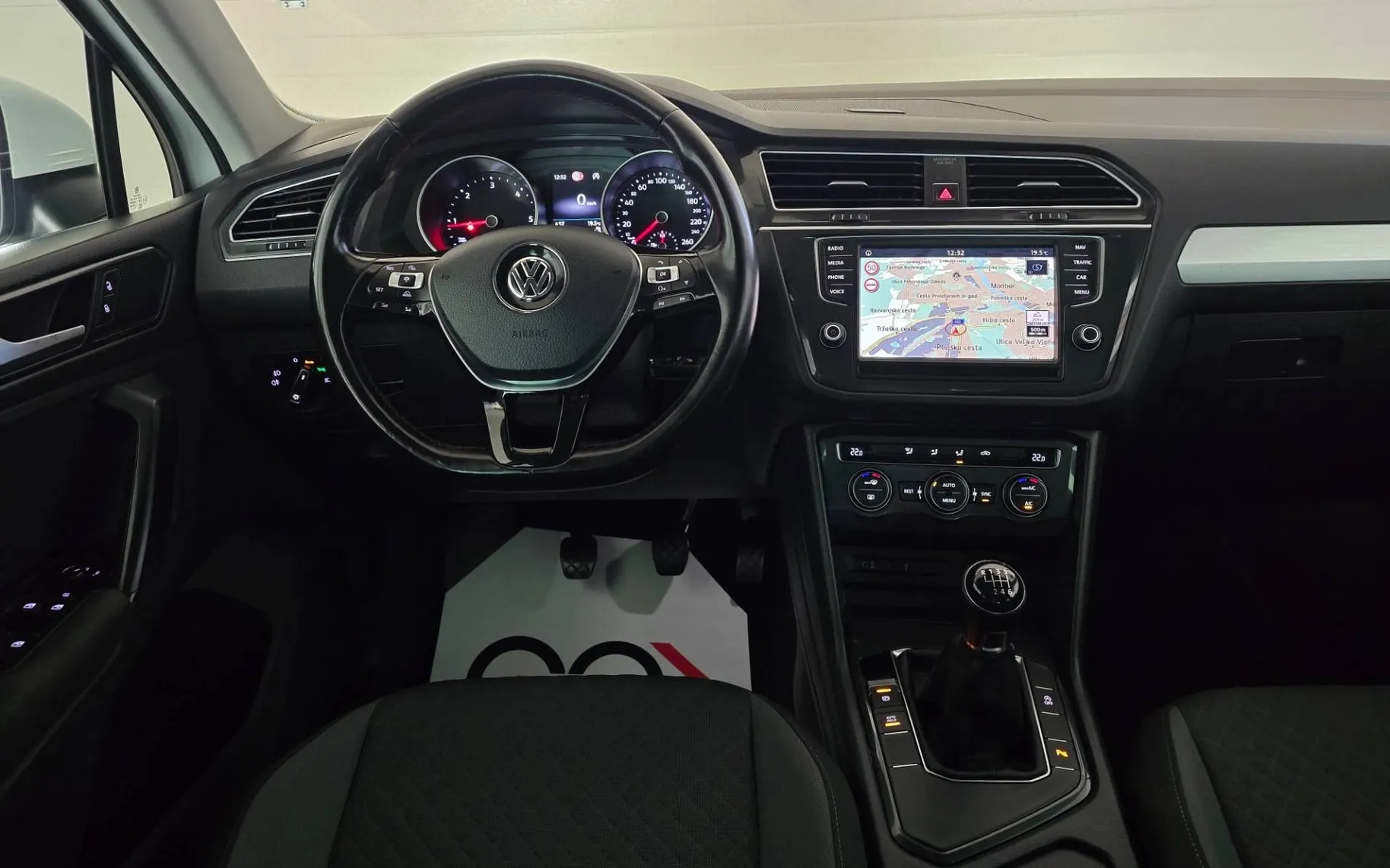 Notranja slika - Volkswagen Tiguan - 2.0 TDI BMT Comfortline - FULL LED.navi.kamera.ACC - 11