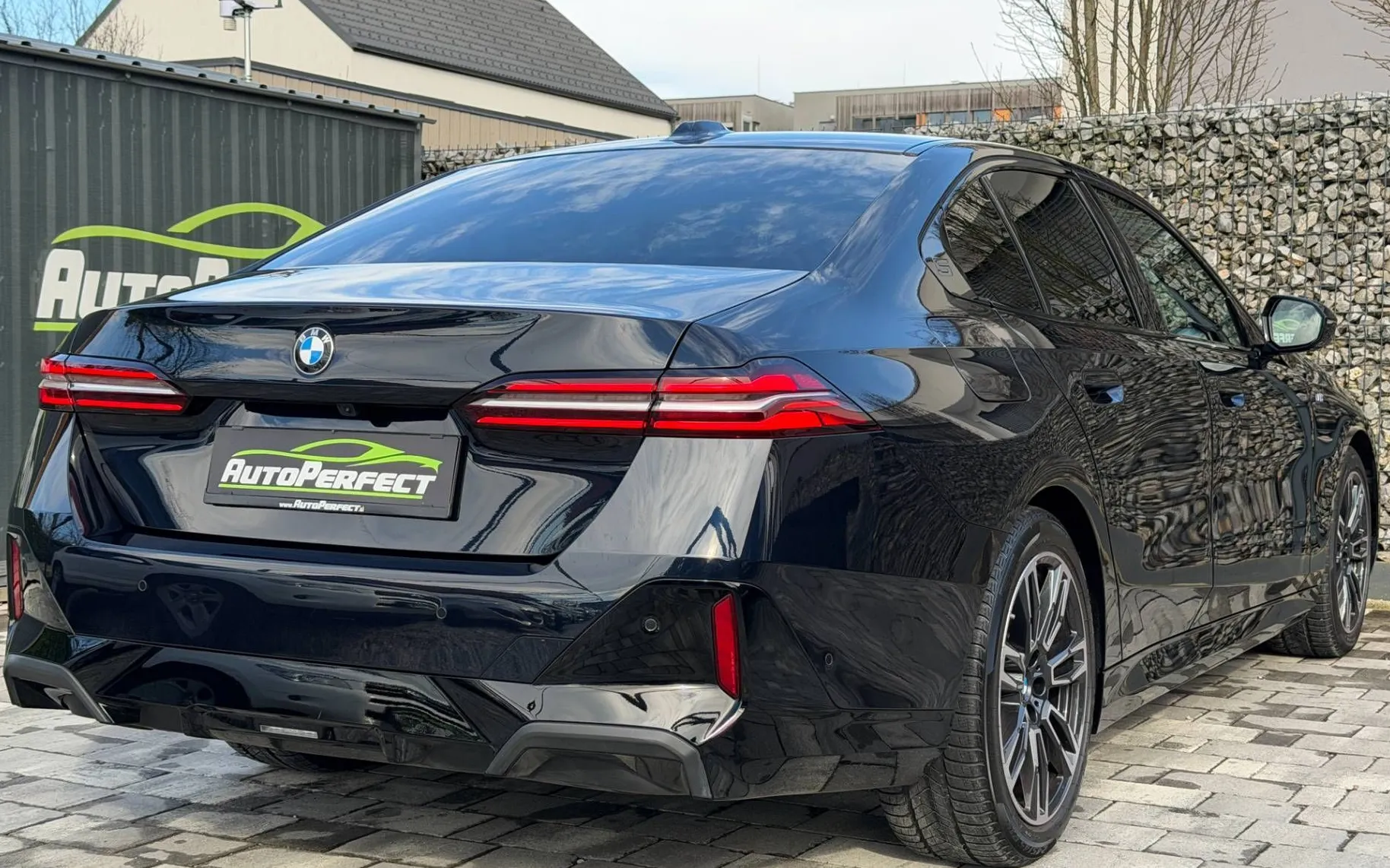 Zunanja slika - BMW Serija 5 - : 520d M-PAKET | ICONIC GLOW | HUD | 360° | KLJUKA | - 6