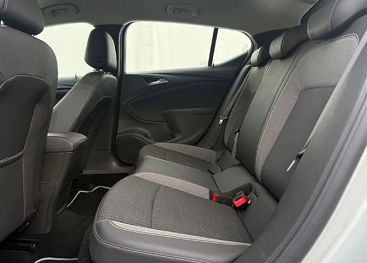 Zunanja slika - Opel Astra - 1.2 TURBO 81KW S 8 Elegance - 10