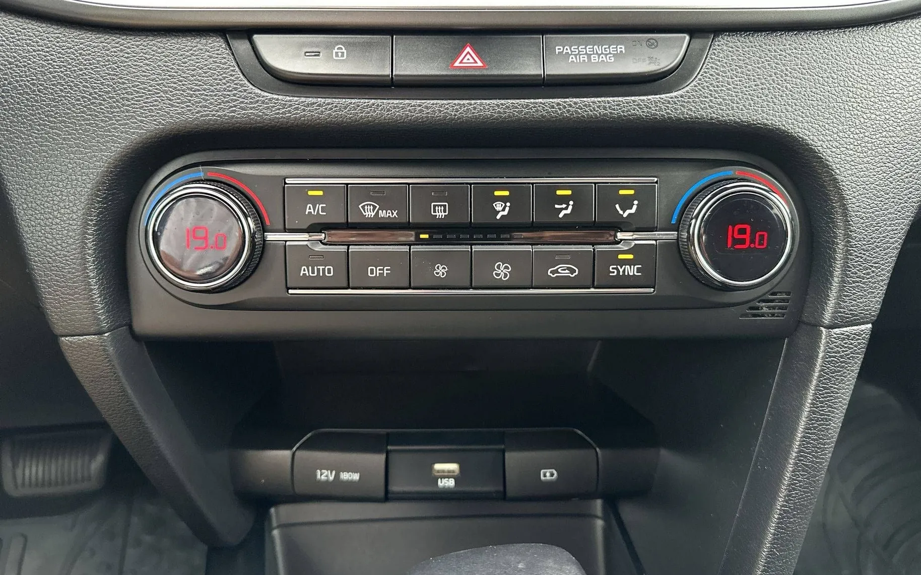 Notranja slika - KIA XCeed - 1.4 T-GDi Prime DCT - 19