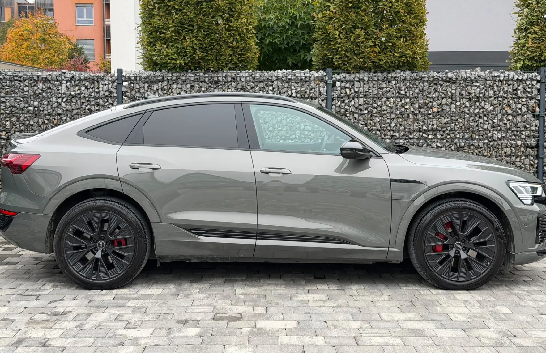 Zunanja slika - Audi Q8 e-tron Sportback - 55 quattro S-line MATRIX|KEYLESS|BO|SOFT CLOS - 8