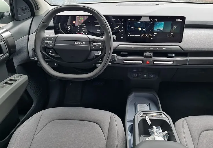Zunanja slika - KIA EV3 - 58.3 kWh baterija. 150 kW  204 KM  Star - 8