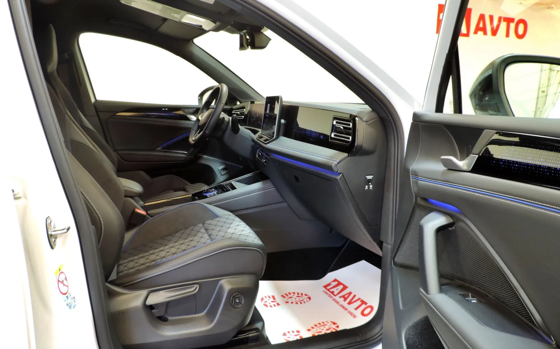Zunanja slika - Volkswagen Tiguan - 1.5 eTSI BMT R-Line DSG - 11