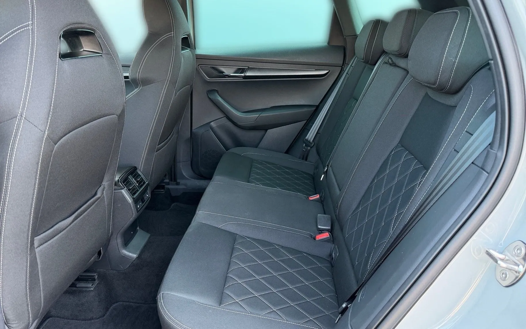 Notranja slika - Škoda Karoq - 4x4 2.0 TDI Sportline DSG-Webasto-ACC-PDC-Kamera - 11