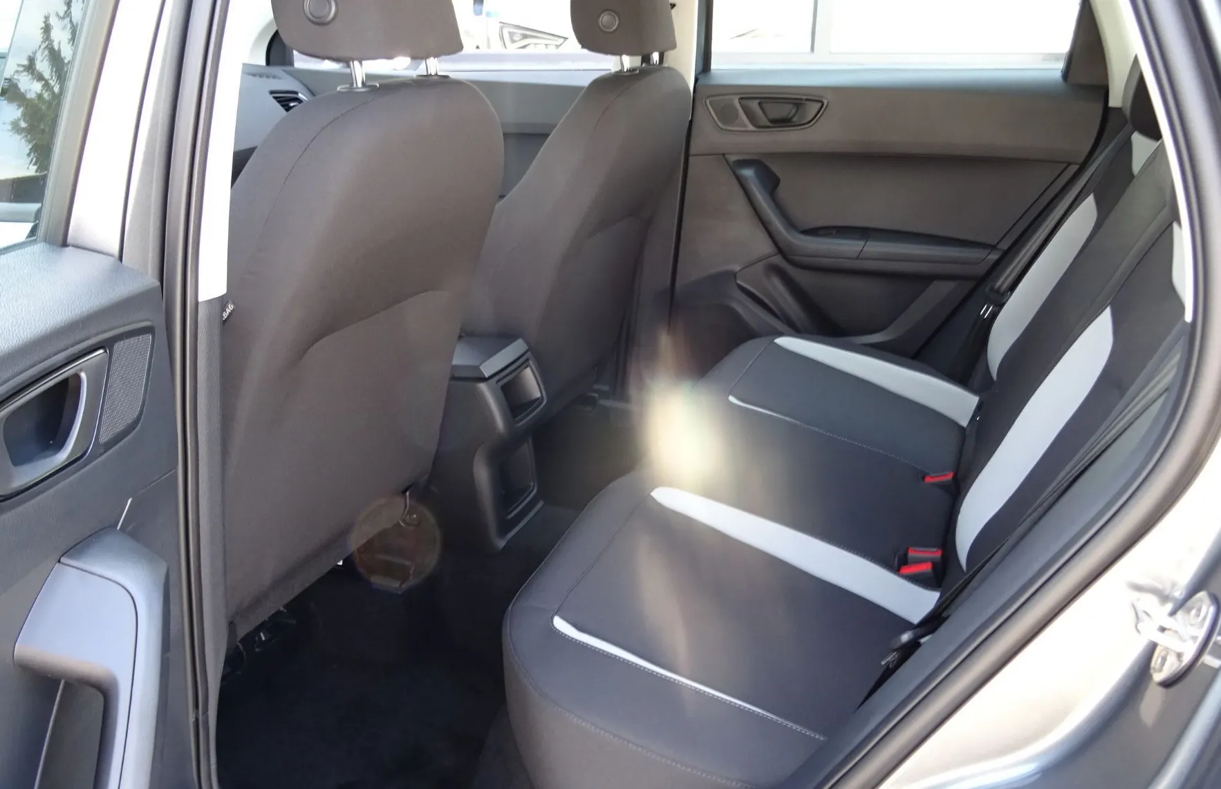 Zunanja slika - Seat Ateca - 1.0 TSI 85 KW HOLA -NA ZALOGI - - 10