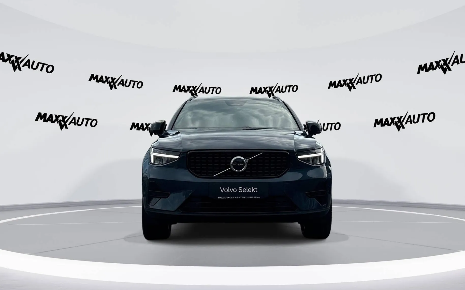 Zunanja slika - Volvo XC40 - B3 P Plus Dark Avt. - 2