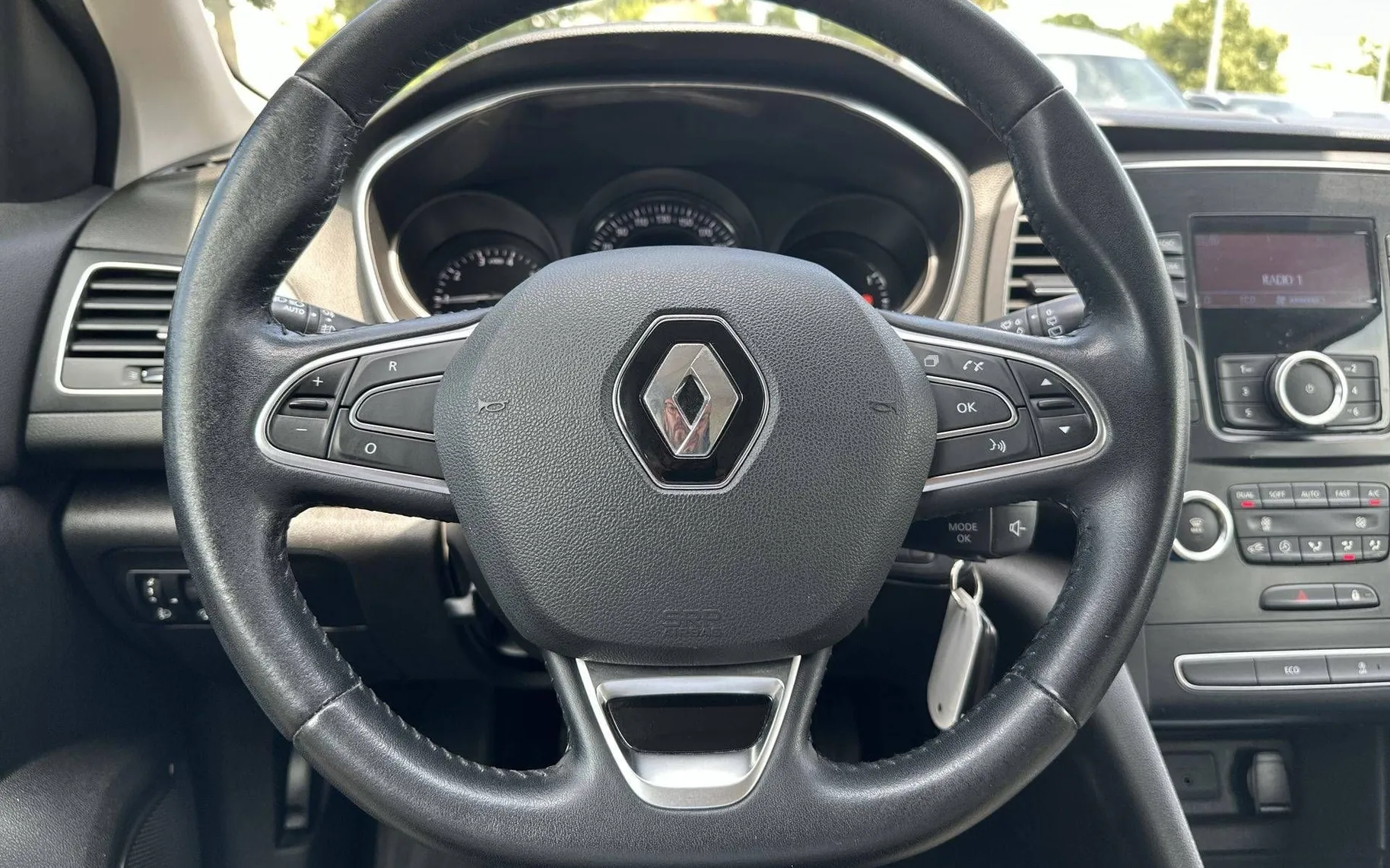 Notranja slika - Renault Megane - Berline TCe 100 - 13