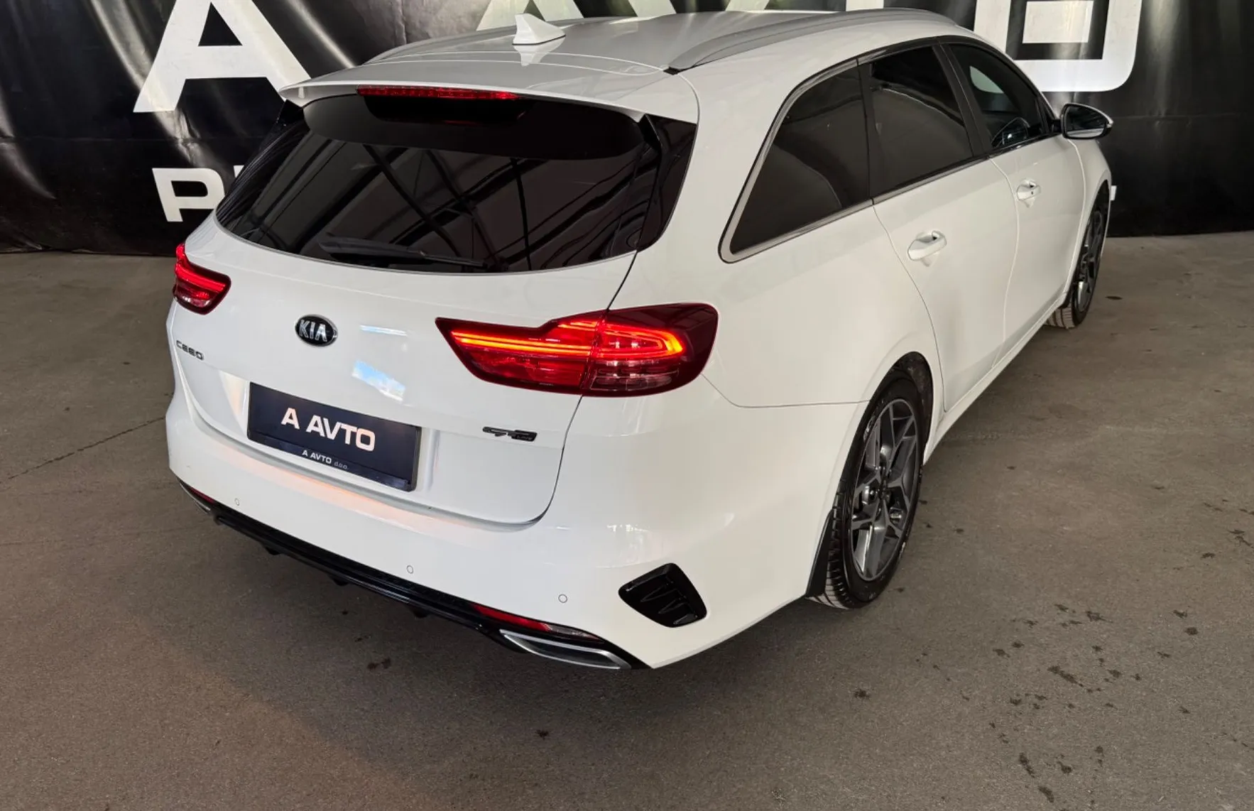Zunanja slika - KIA Ceed - SW  SW 1.4 T-GDI GT-Line ISG DCT - 6