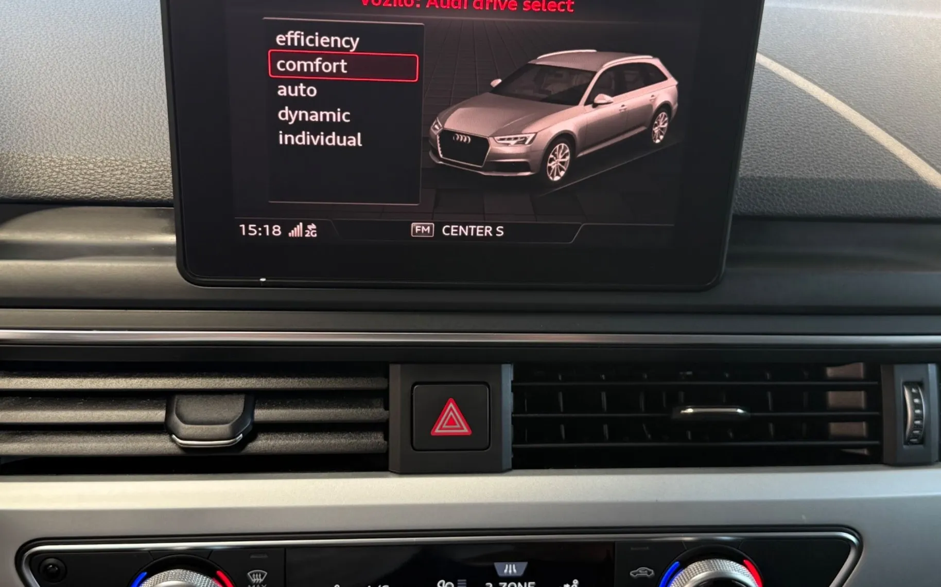 Notranja slika - Audi A4 Avant - 2.0 TDI-XENON LED-LIZING ZA TUJCE - 12