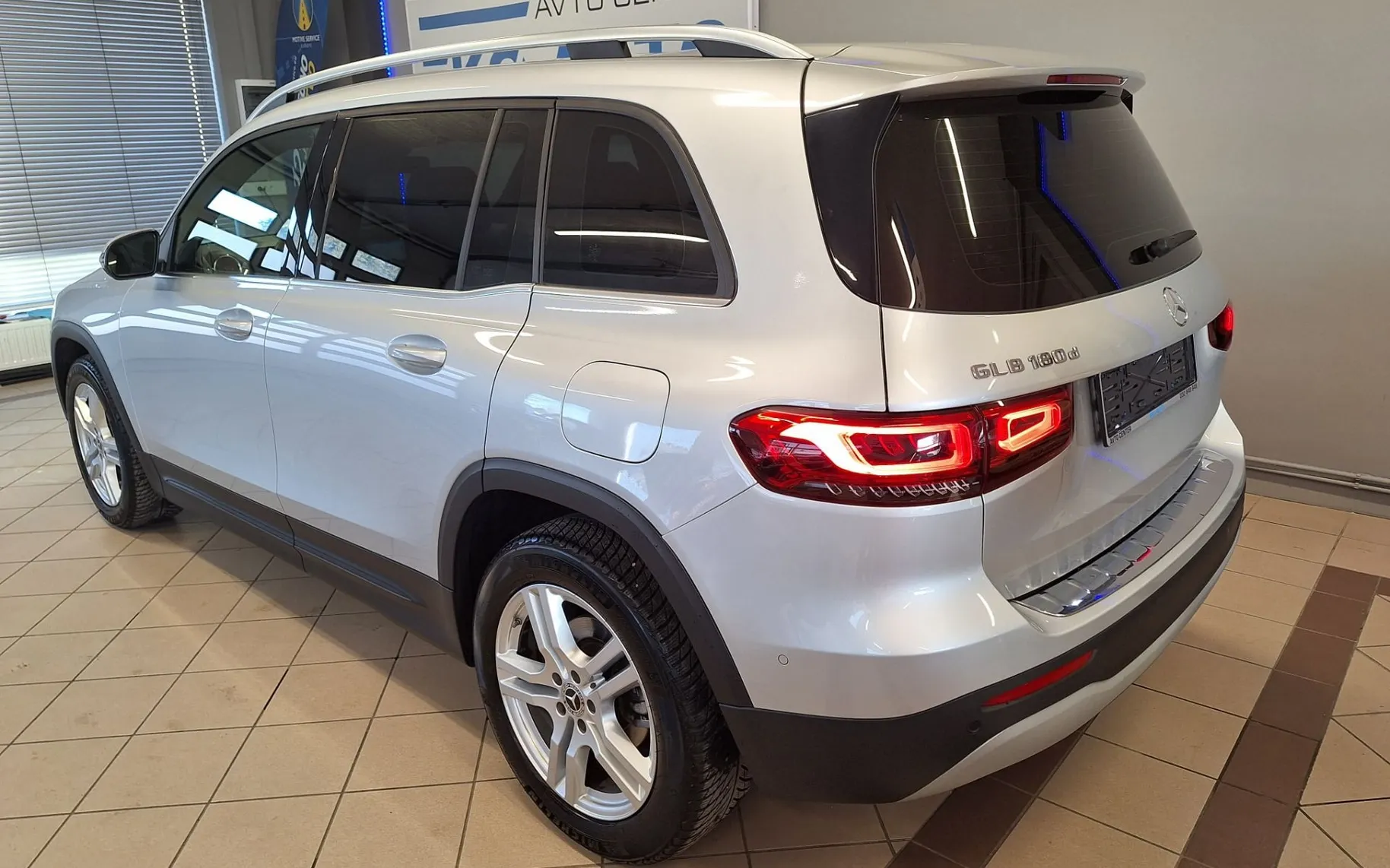 Zunanja slika - Mercedes-Benz GLB-Razred - GLB 2.0D-KAMERA-VELIKA NAVI-PDC-USNJE-KOT N - 3