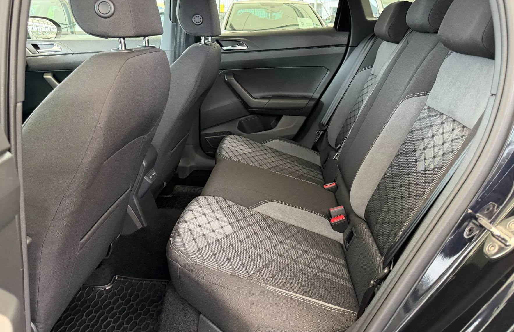 Zunanja slika - Volkswagen Taigo - 4JOY 1.0TSI SLO 1.Lastnik VIRTUAL-OGR. SEDEŽA - 11