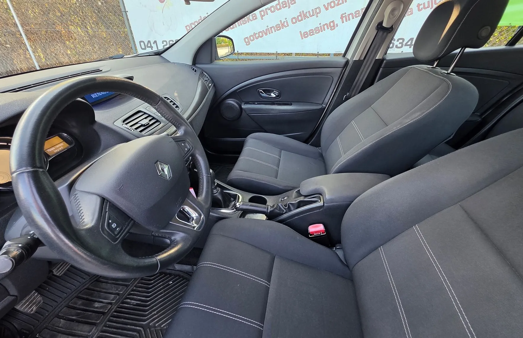 Zunanja slika - Renault Mégane - Megane Berline TCe 115 ALU PLATIŠČA-PDC-KLIMA-SLOVENSKI - 10
