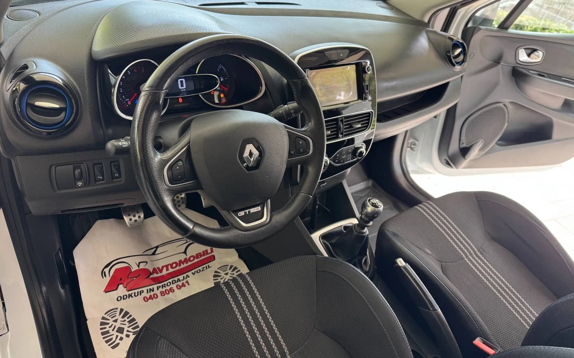 Notranja slika - Renault Clio - TCe 120 GT-LINE-SLOVENSKI-LED-NAVI-ALU-PDC-... - 10