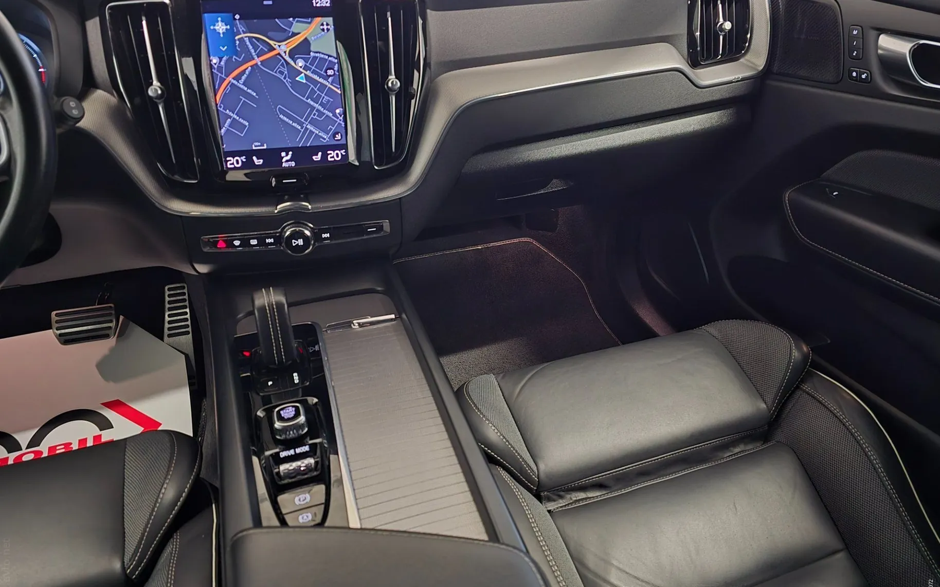 Notranja slika - Volvo XC60 - B4D R-Design Avt.- LED.usnje+mem.360kam.HUD.Harman - 12
