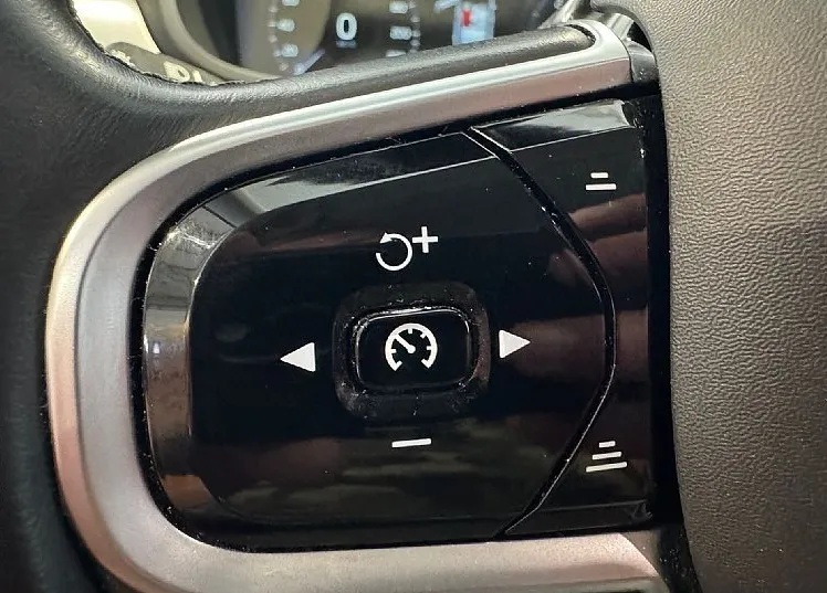 Zunanja slika - Volvo V90 - D4 A Momentum - LED - NAVI - KAMERA - KLJUKA - 17