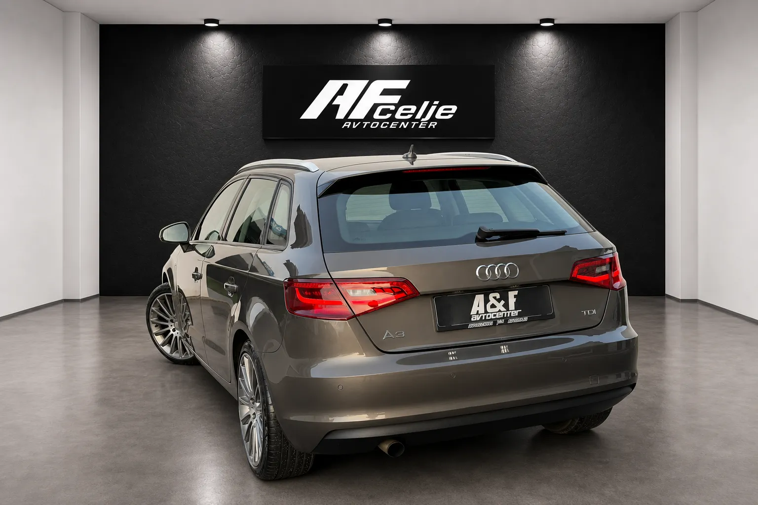 Notranja slika - Audi A3 - 1.6 TDI-S TRONIC-XENON+LED-LIZING ZA TUJCE-NAVI- - 7