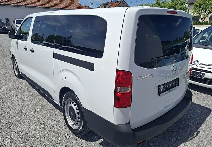 Zunanja slika - Opel Zafira - vivaro 2.2 diesel avtomatik - 9 SEDEŽEV - 4