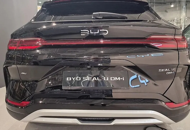 Zunanja slika - BYD SEAL U - DM-i DESIGN AWD PHEV 238kW  skupni doseg 870 km - 3