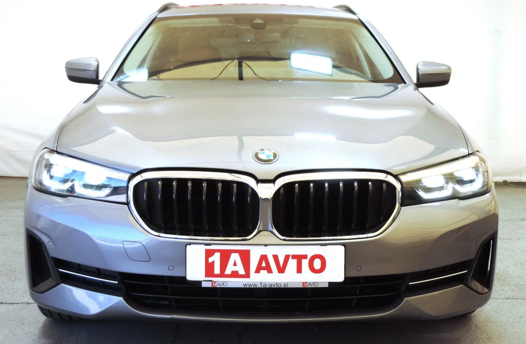 Zunanja slika - BMW Serija 5 - Touring: 520i Avt. USNJE-KAMERA-LED-MRTVI KOT… - 2