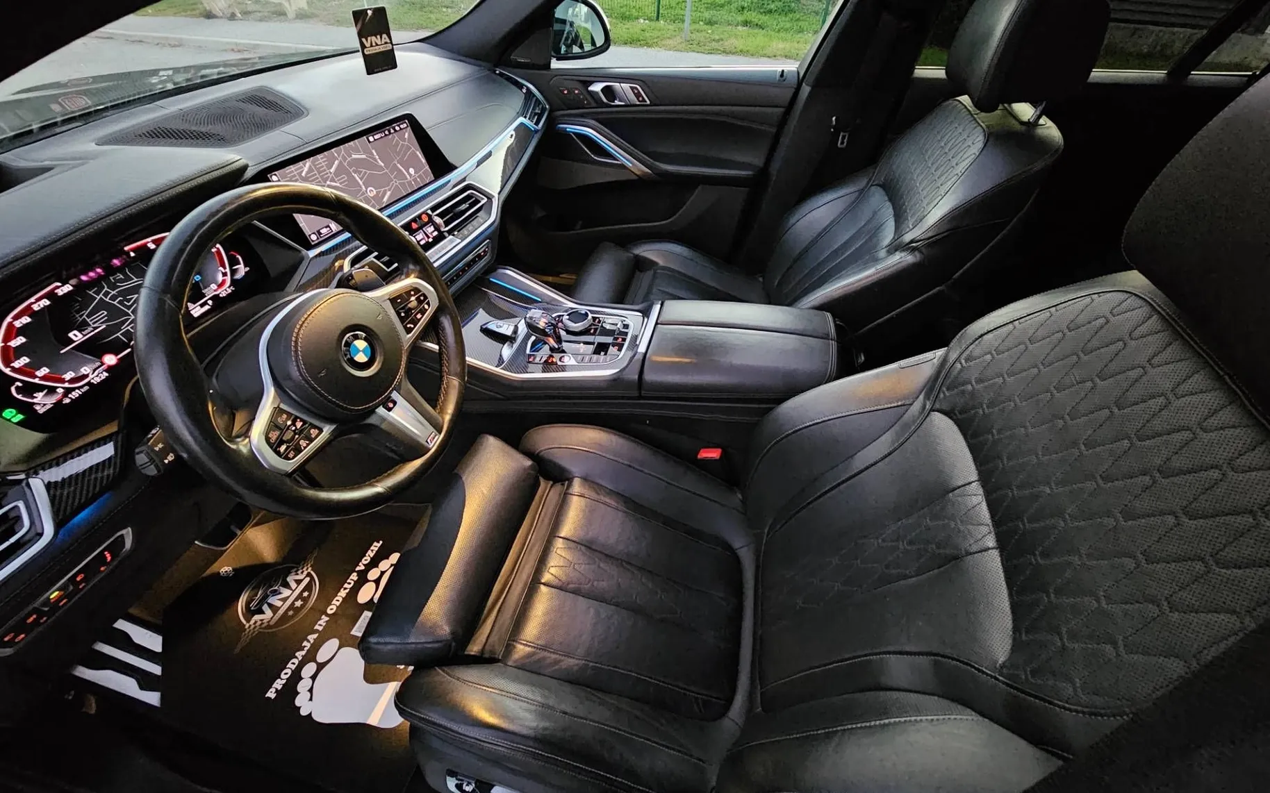Notranja slika - BMW serija X6: - xDrive30d Avt. AERO|SKY|HL-SED|ICON|AIR|MAX-OPREMA - 7