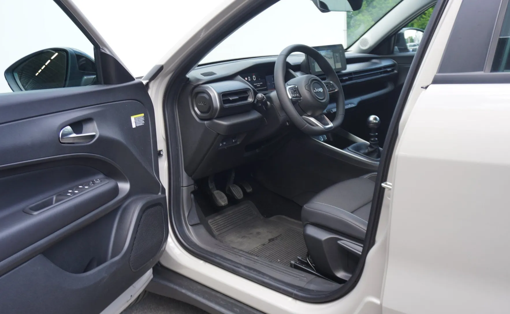 Zunanja slika - Jeep Avenger - 1.2 GSE T3 Altitude - 6