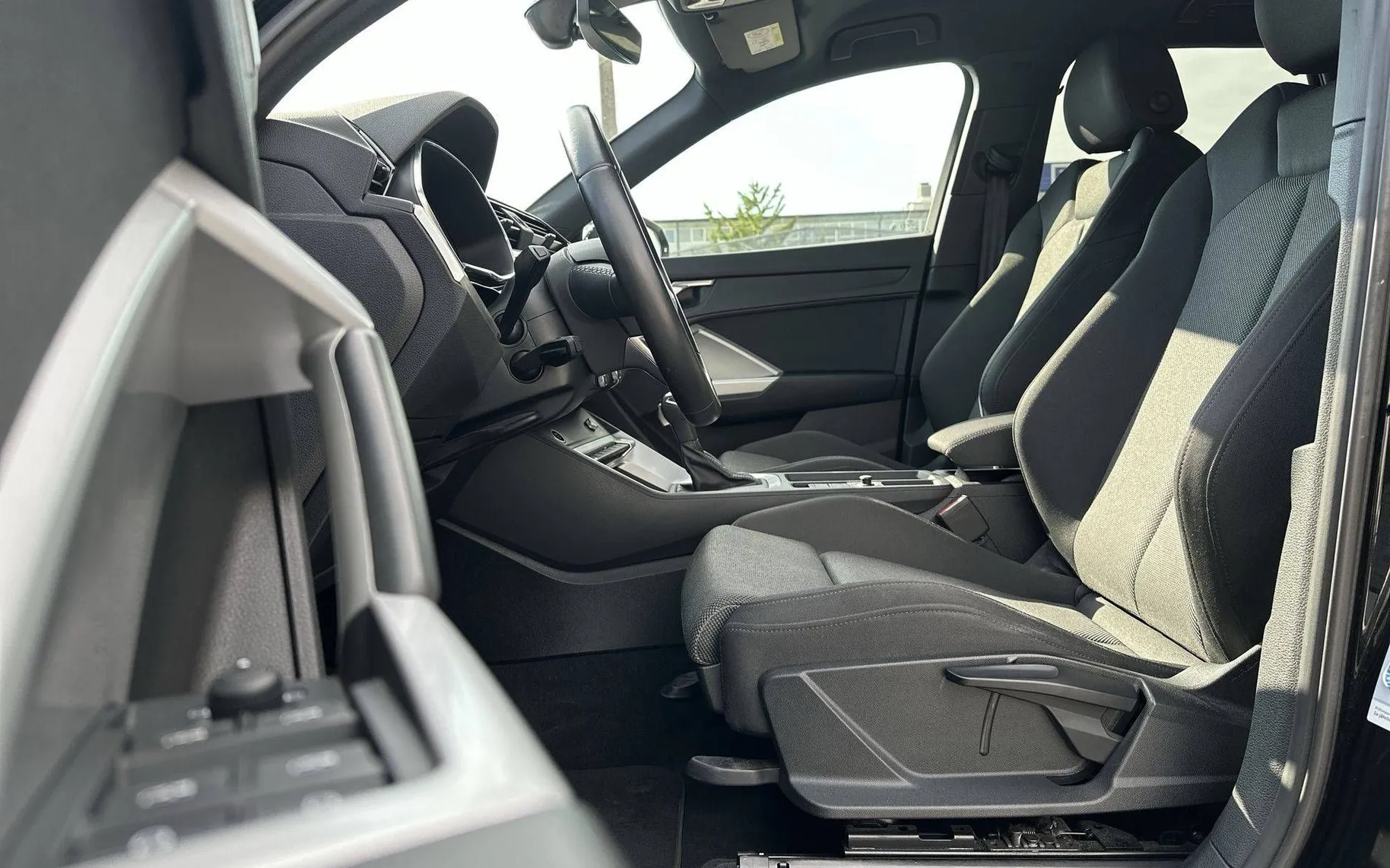 Notranja slika - Audi Q3 - 35 TDI SPORT S tronic - 10