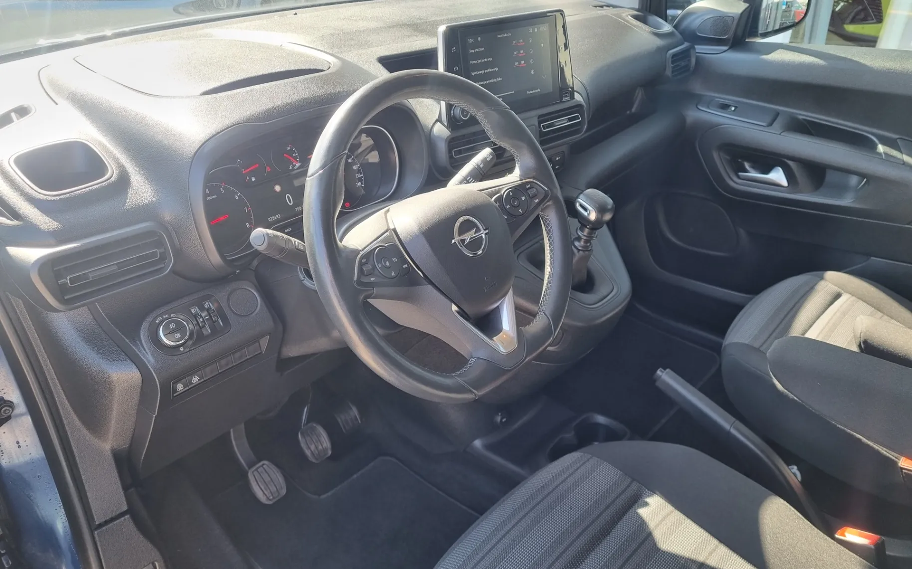 Notranja slika - Opel Combo - XL 1.5 HDI 96KW - VLEČNA KLJUKA - ODLIČEN - 14