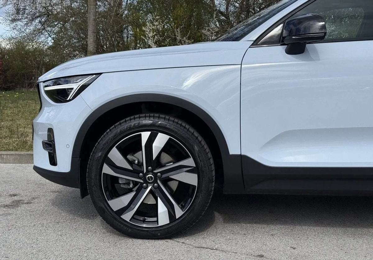 Zunanja slika - Volvo XC40 - B4 P Ultra Dark Avt. - 5