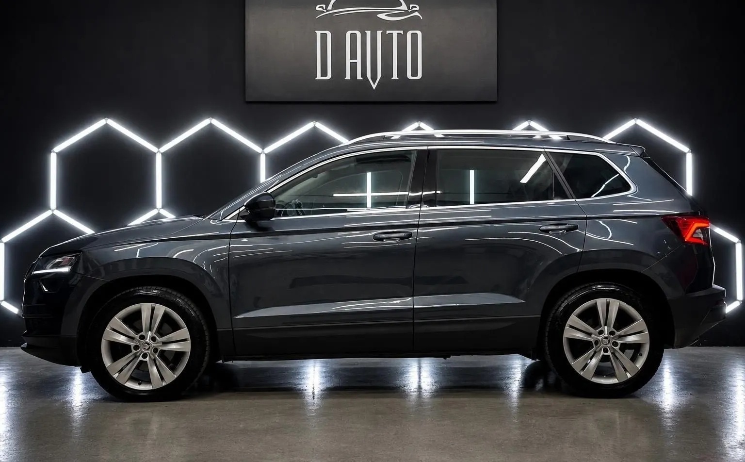 Zunanja slika - Škoda Karoq - 4x4 2.0 TDI KAMERA+NAVI+ACC+KEYLESS+LED+AMBIENT... - 4