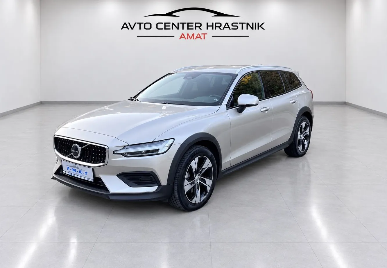 Zunanja slika - Volvo V60 Cross Country - B4D AWD od 1 lastnika 1 letna garancija odličen - 2