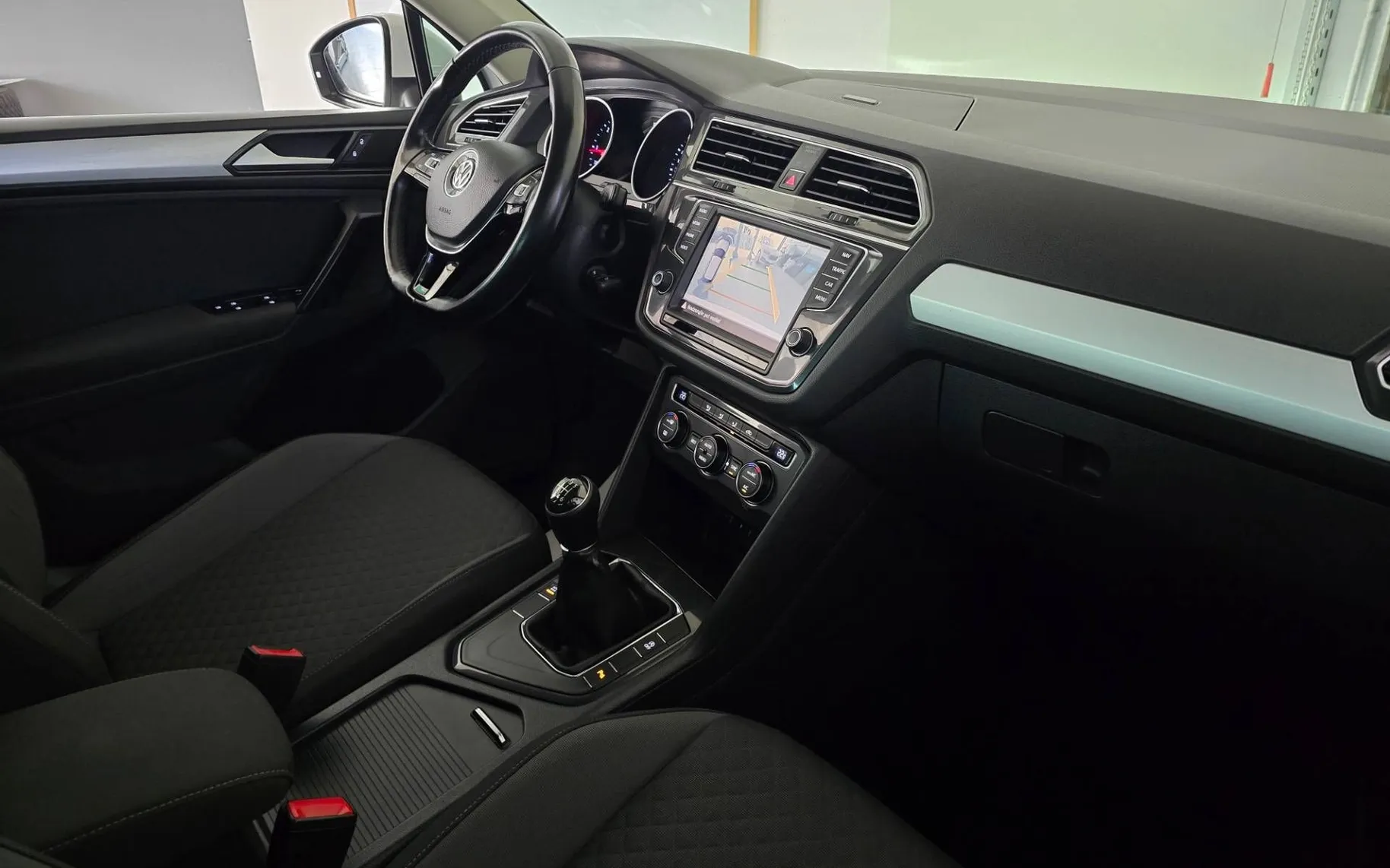Notranja slika - Volkswagen Tiguan - 2.0 TDI BMT Comfortline - FULL LED.navi.kamera.ACC - 10