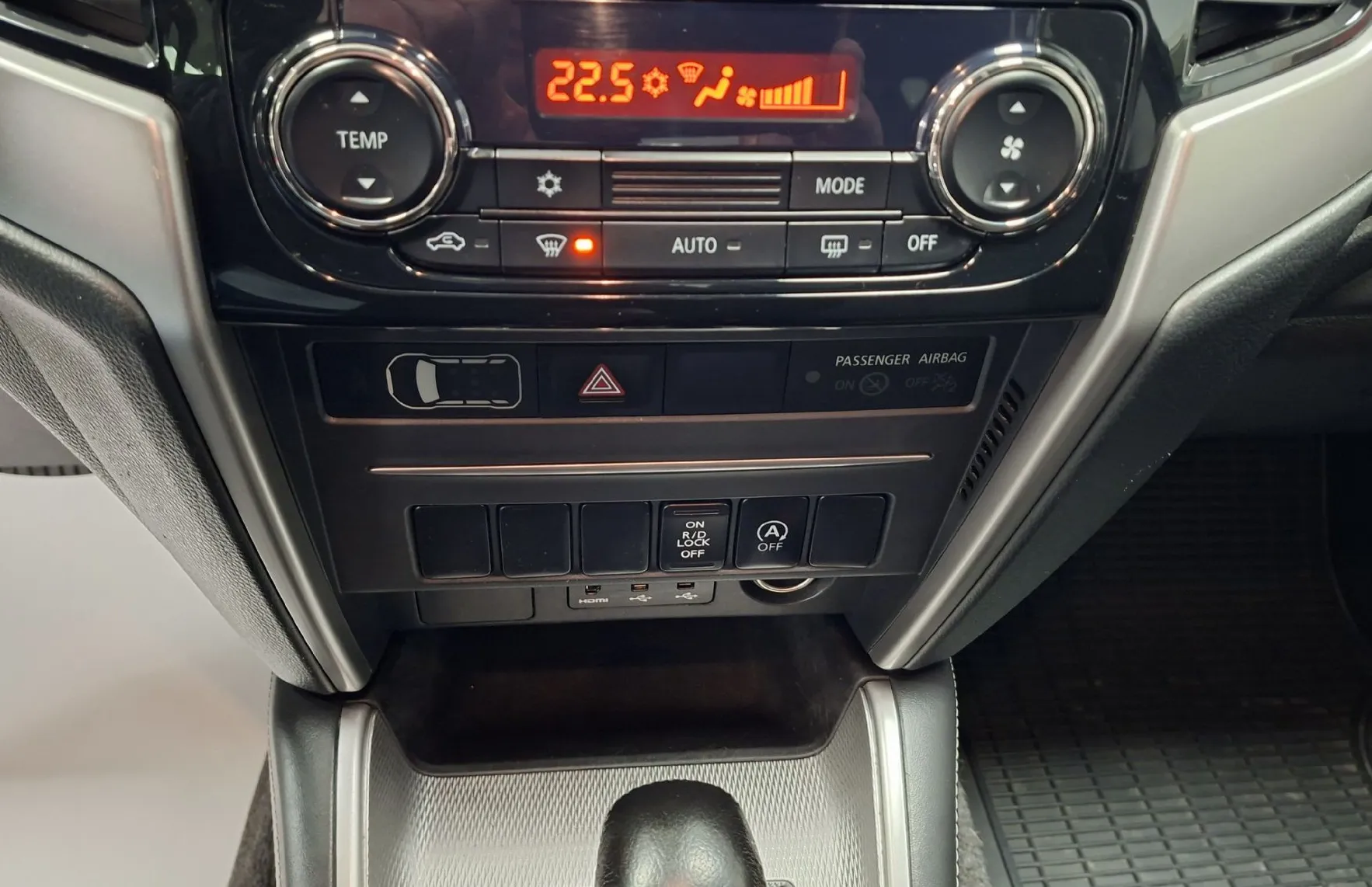Zunanja slika - Mitsubishi L 200 - 2.3 4X4-1.LASTNIK-SLO-LED-NAVI-KAMERA-ODLIČEN- - 10