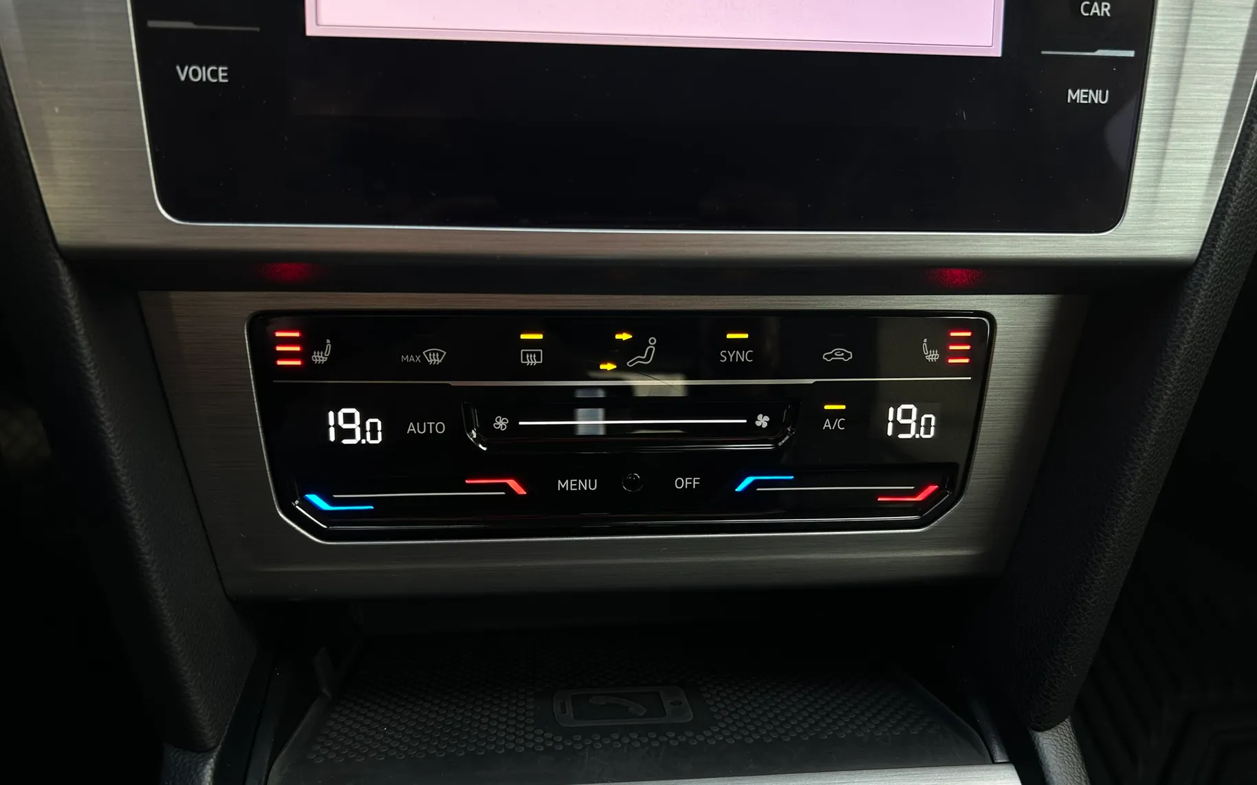Notranja slika - VW Passat - Variant 2.0 TDI DSG, ELKTRIČNA KLJUKA, KAMERA Premium - 10