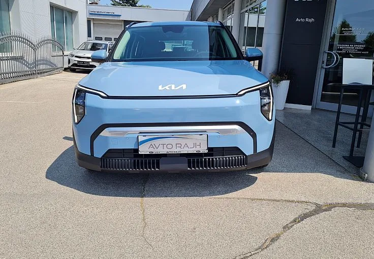 Zunanja slika - KIA EV3 - 58.3 kWh baterija. 150 kW Star - 3