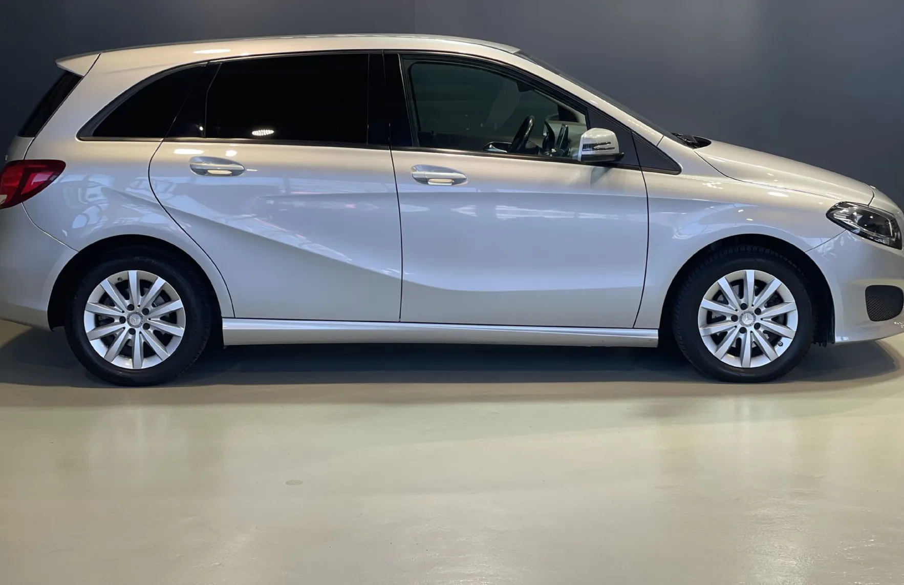 Zunanja slika - Mercedes-Benz B-Razred - B200CDI-NAVIGACIJA-TEMPOMAT-MULTIFUNKCIJA-KAMERA - 5