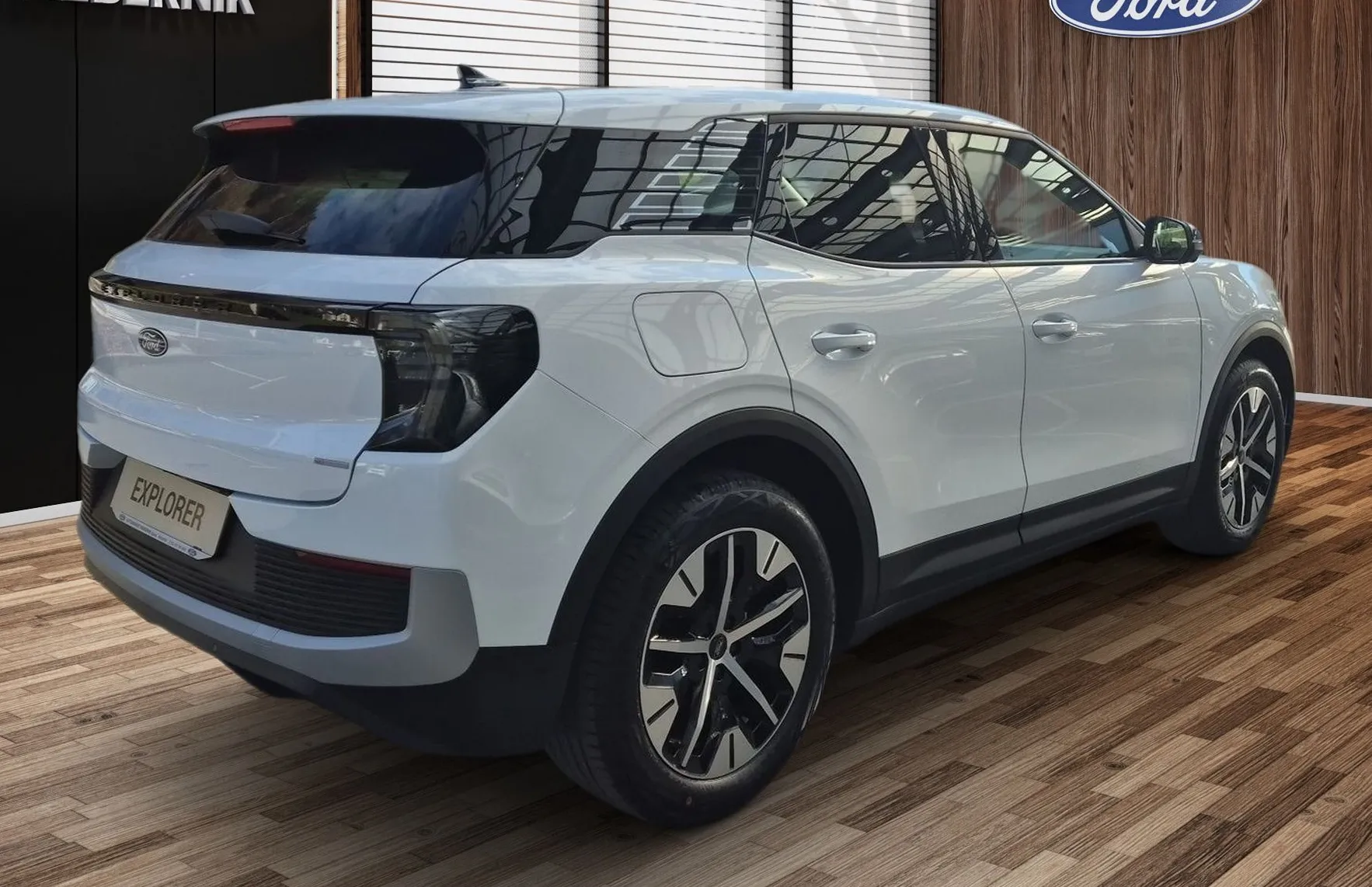 Zunanja slika - Ford Explorer - EV 52kWh RWD 170KM - 4