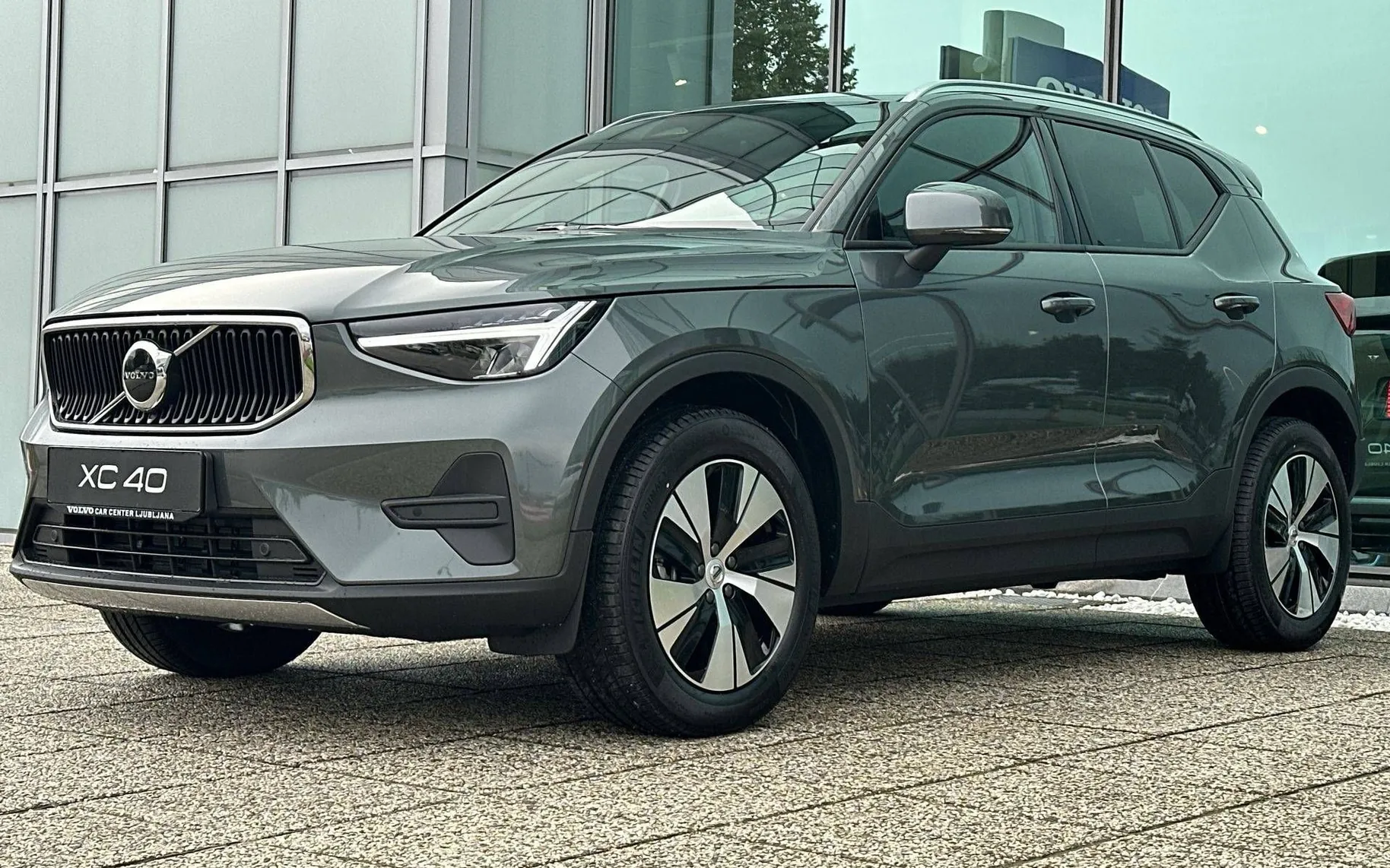 Zunanja slika - Volvo XC40 - B3 P Core AT DCT... - 1