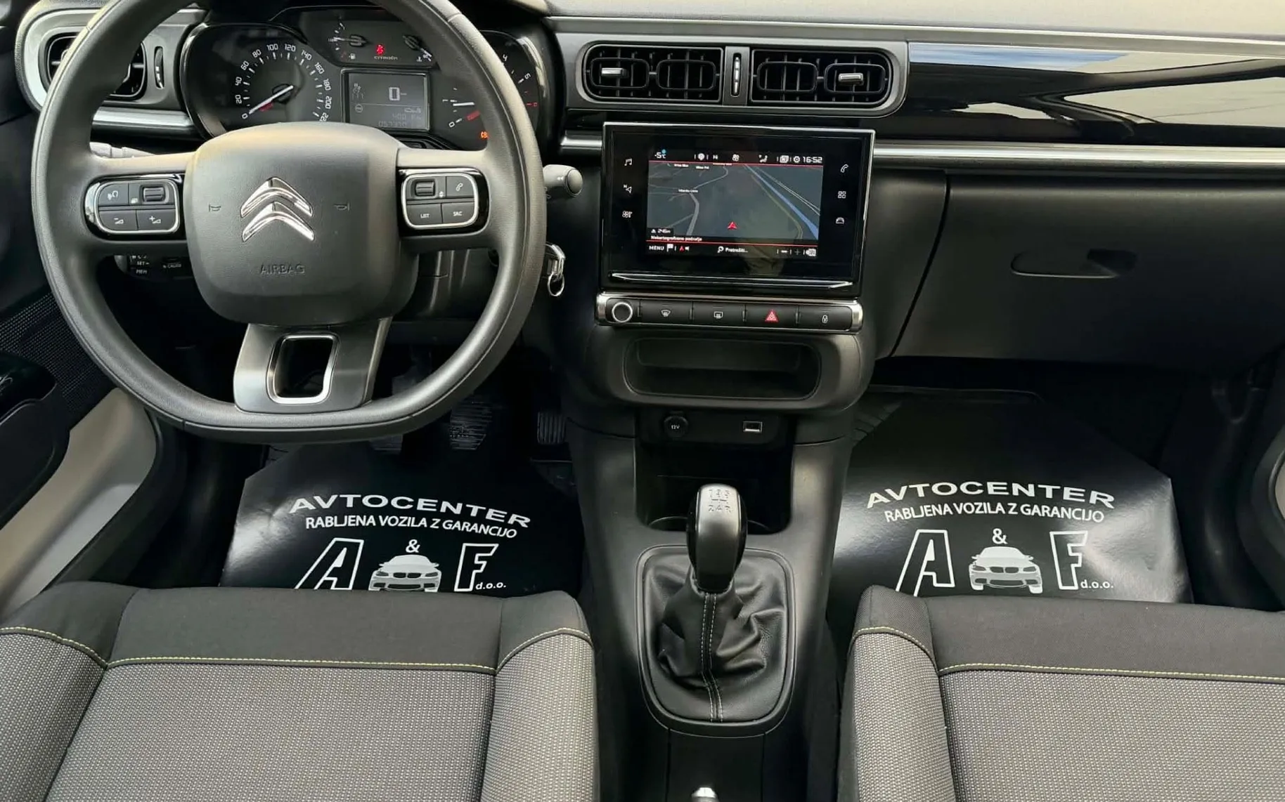 Notranja slika - Citroën C3 - 1.2-LED-NAVI-57.000km-TEMPOMAT-ODLIČEN- - 9