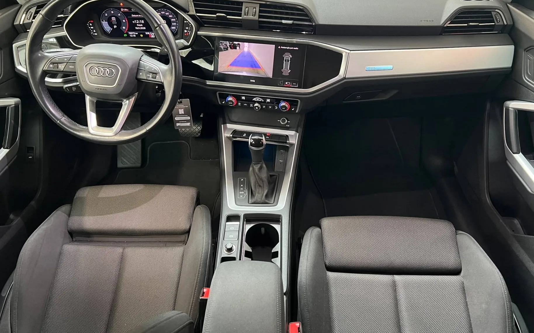 Notranja slika - Audi Q3 - 35 TDI Advanced S tronic - 9