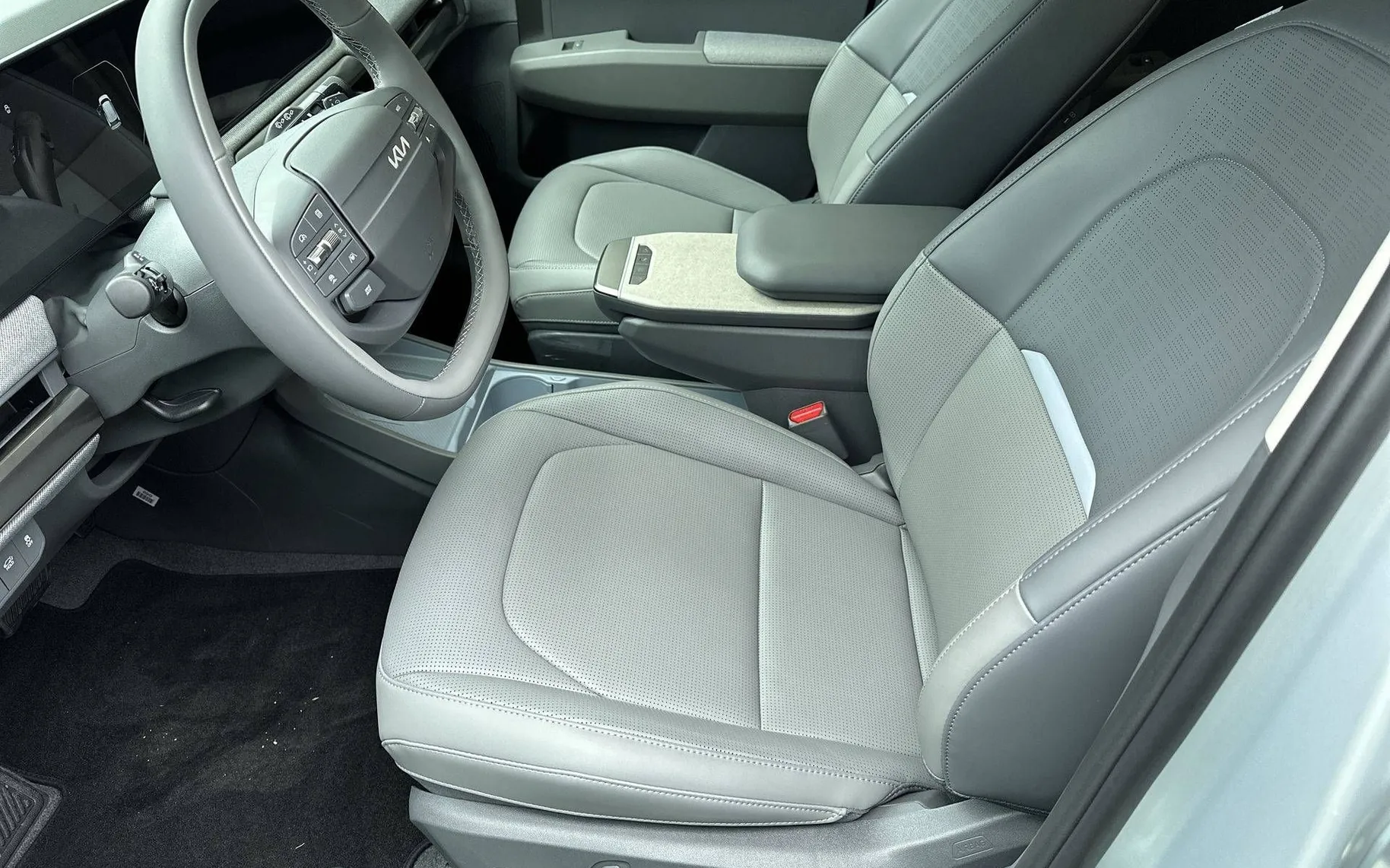 Notranja slika - KIA EV3 - SKY 58.3 kWh baterija - 9