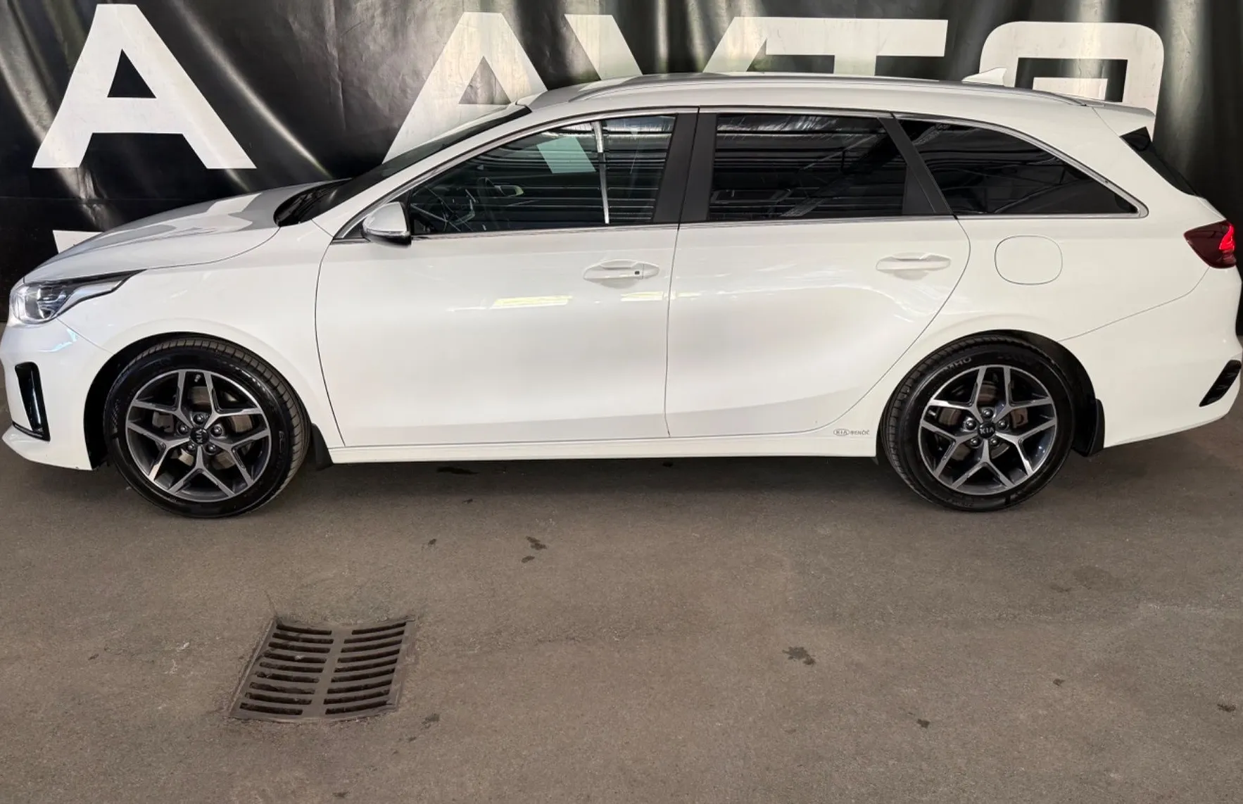 Zunanja slika - KIA Ceed - SW  SW 1.4 T-GDI GT-Line ISG DCT - 4