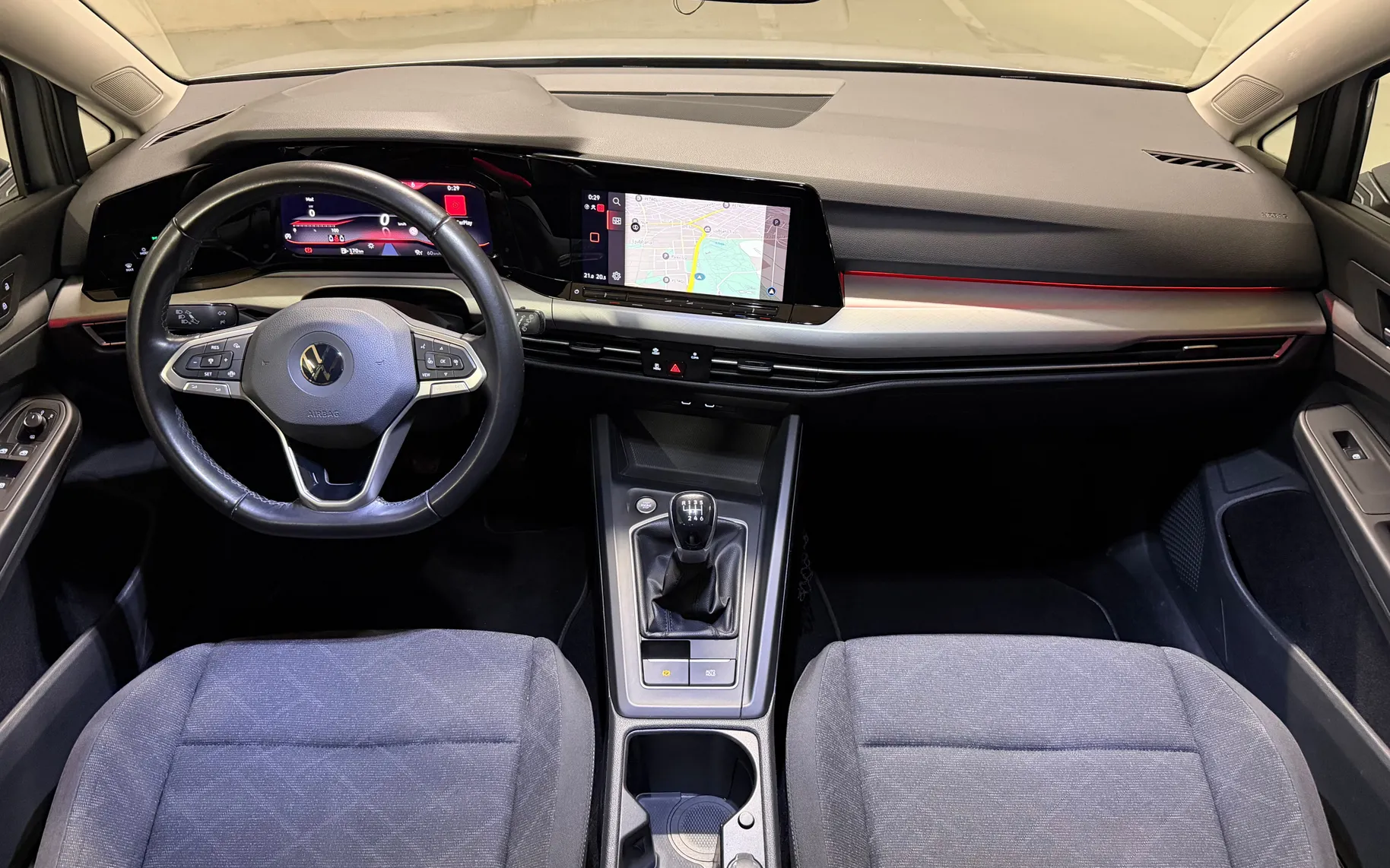 Notranja slika - Volkswagen Golf - Volkswagen  Variant 2.0 TDI VIRTUAL ACC AMBIENT LANE KEYLESS - 8