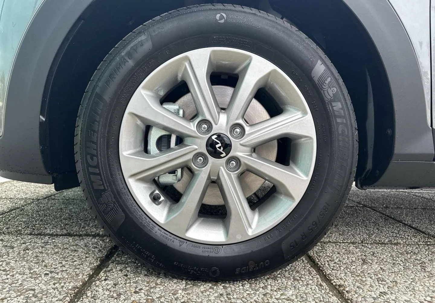 Notranja slika - KIA Stonic - 1.2 DPI LX Urban+ M T... - 9
