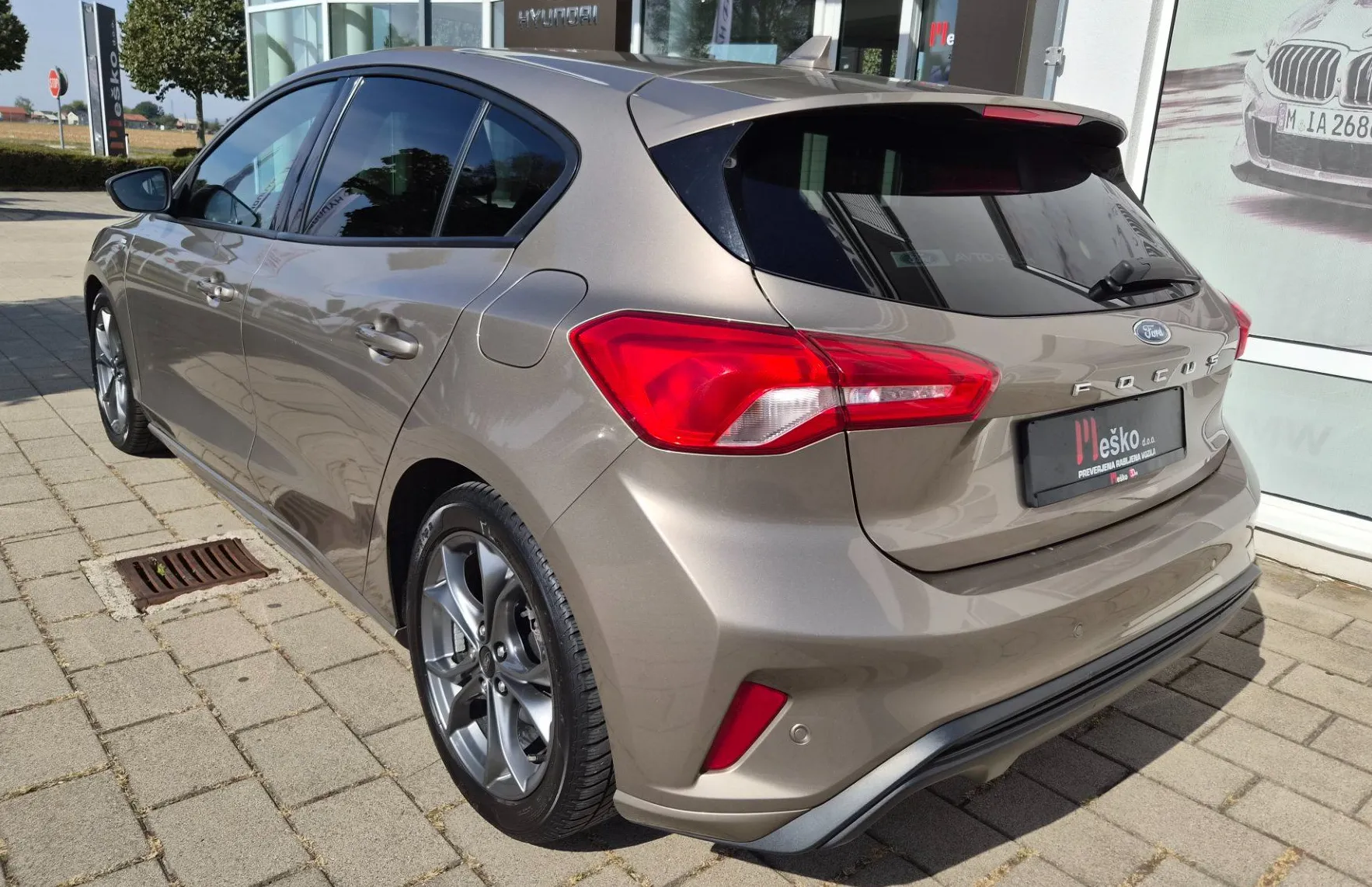 Zunanja slika - Ford Focus - 1.0  ST-Line navi-kamera-pdc-acc-alu - 5