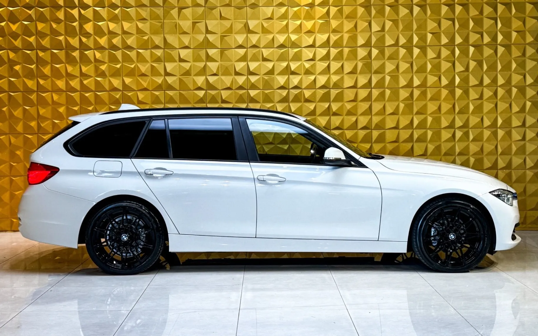 Notranja slika - BMW serija 3 Touring: - 318d AUT. FUL LED-GRETJE-PDC-TEMP... - 12