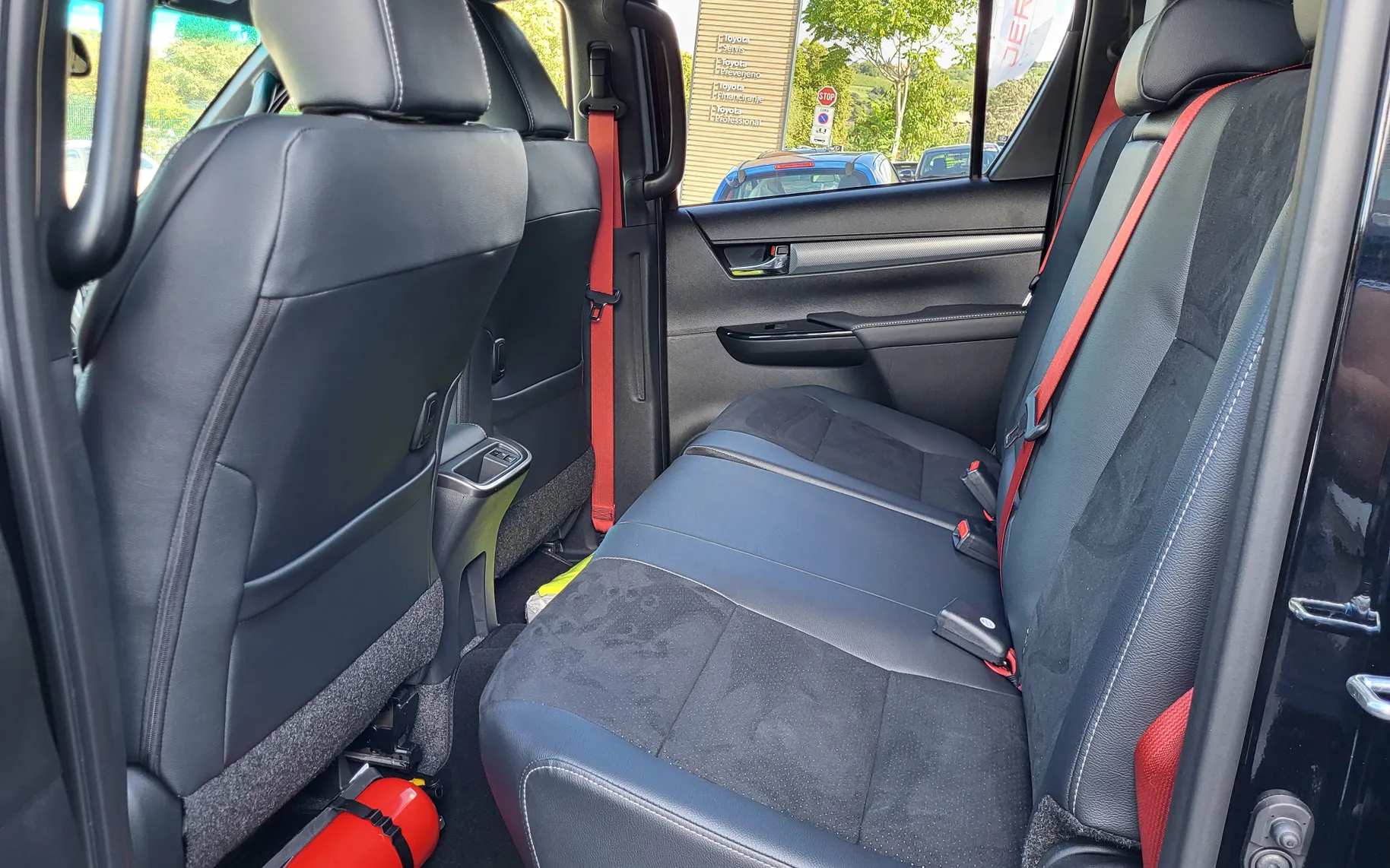 Zunanja slika - Toyota Hilux - 2.8 D-4D GR Sport - 9