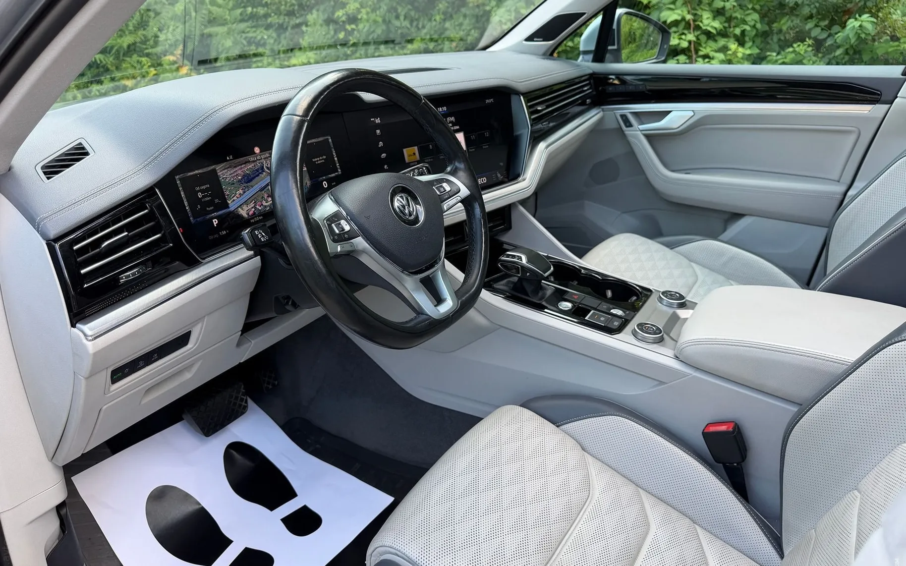 Notranja slika - Volkswagen Touareg - 4motion V6 TDI EXCLUSIVE|Zračno|Matrix|Pano|ACC - 8