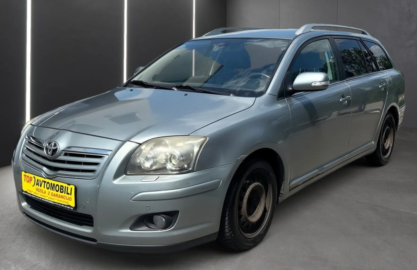 Zunanja slika - Toyota Avensis - Combi 2.2 D SLOVENSKO VOZILO XENON TEMPOMAT USNJE - 2