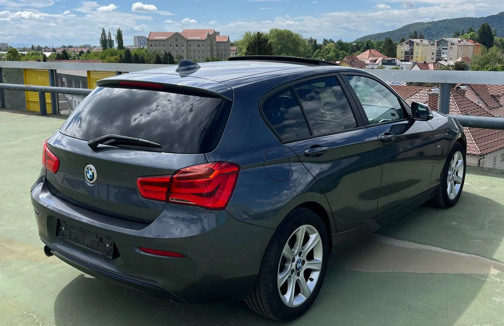 Zunanja slika - BMW Serija 1 - : 116d Sport Line AVT. LED. PANO. 2X PDC. TEMPOM. - 5